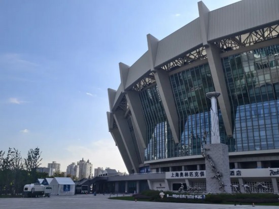 电梯进出, 可拨打服务, 阿迪达斯足 电梯进出, 可拨打服务, 阿迪达斯足