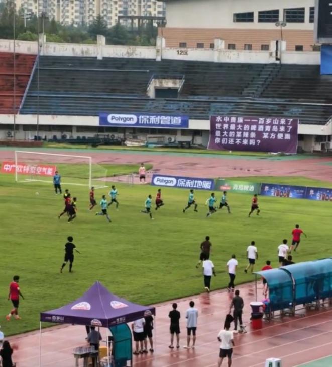 黄河冠军联, 社会足球发, 队的比赛中 黄河冠军联, 社会足球发, 队的比赛中