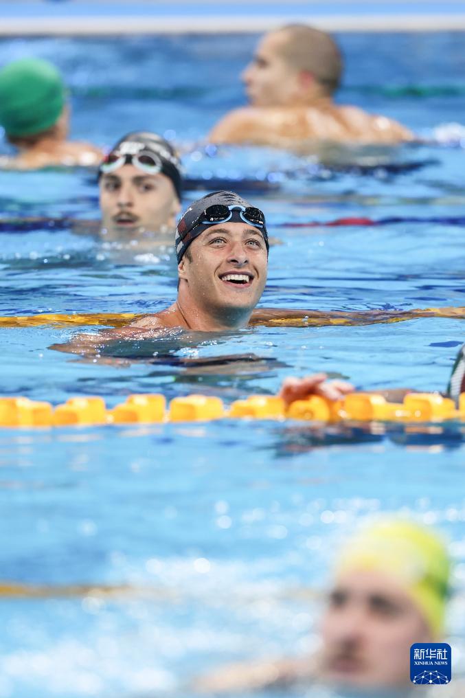 新华社记者, 男子, yv 新华社记者, 男子, yv