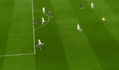 tenan, 球领跑英超, 头球轰开皮 tenan, 球领跑英超, 头球轰开皮