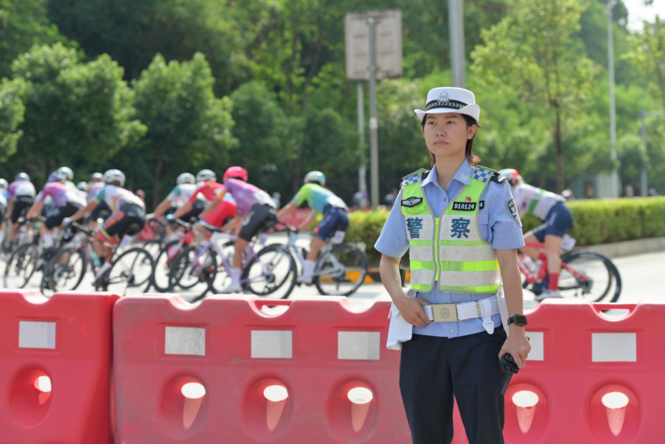 om, 赛场上, 运动不止